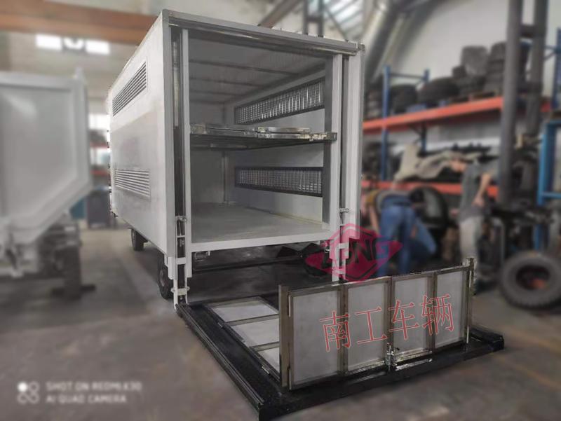 5吨厢式华亿（中国）带垂直升降尾板工具拖车