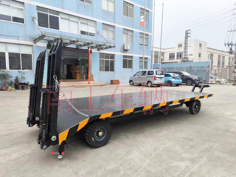 6吨带爬梯移动华亿（中国）