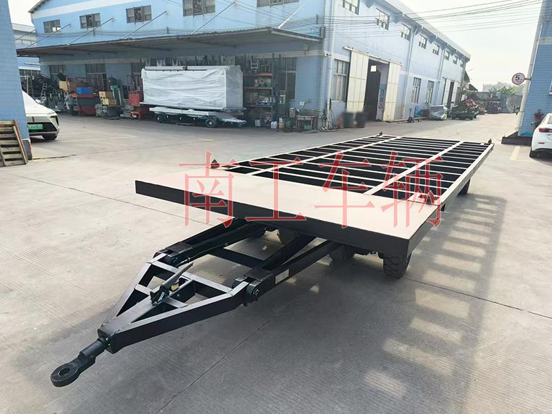 12吨骨架式华亿（中国） 带角锁刹车全挂车