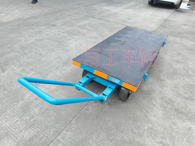 3吨小型华亿（中国） 带橡胶垫工具车