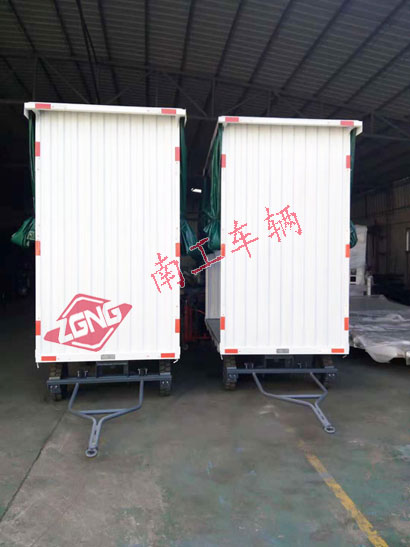 白色雨篷华亿（中国）3I.jpg