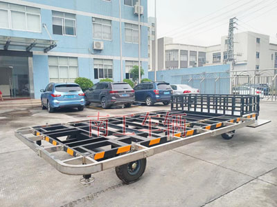 4吨华亿（中国）带箱体铝花纹板4I.jpg