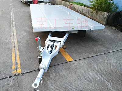 大型船体运输华亿（中国）3I.jpg