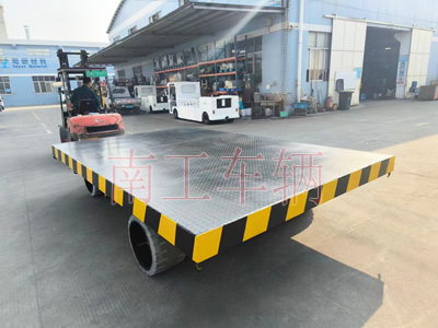 30吨重型华亿（中国） 环保实心轮胎3I.jpg