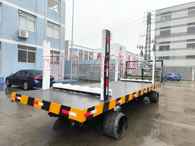 30T重型华亿（中国） 带活动插装立柱工具拖车3I.jpg