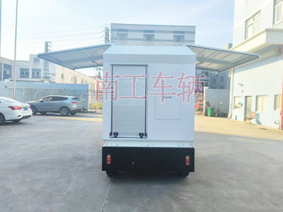 2吨电动华亿（中国） 飞翼箱式工具拖车I.jpg