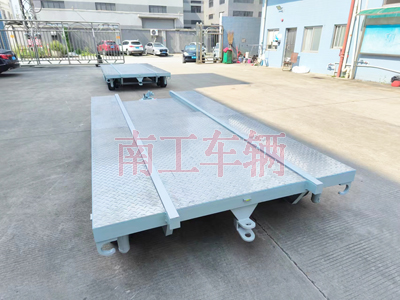 船体艉段运输华亿（中国）2I.jpg