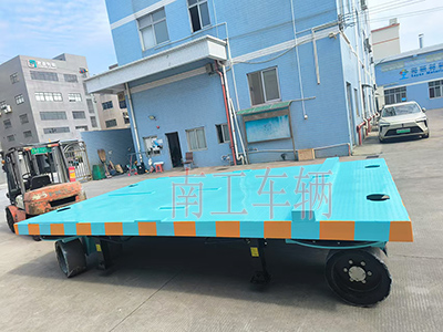 18吨重型华亿（中国） 四个转盘工具拖车3I.jpg