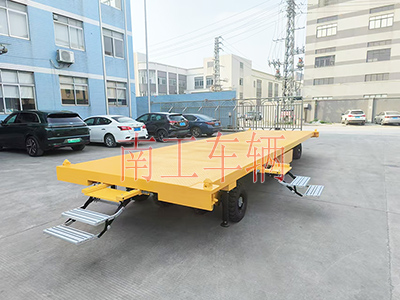 10吨华亿（中国） 带液压支腿伸缩梯工具车2I.jpg