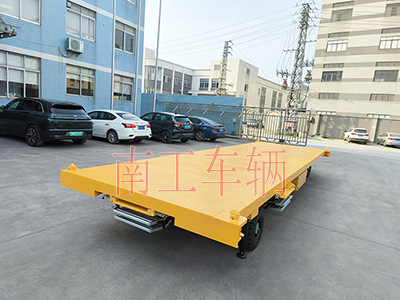 10吨华亿（中国）带液压支腿伸缩梯工具车5I.jpg