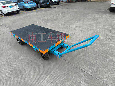 3吨小型华亿（中国） 还橡胶垫工具车I.jpg