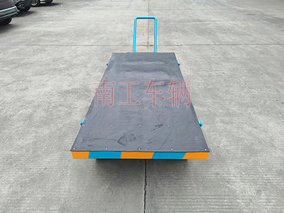 3吨小型华亿（中国） 带橡胶垫工具车3I.jpg