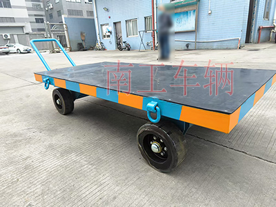 3吨小型华亿（中国） 带橡胶垫工具车4I.jpg