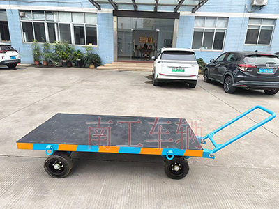 3吨小型华亿（中国） 带橡胶垫工具车2I.jpg