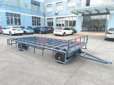 4吨骨架式华亿（中国） 带下翻护栏工具拖车I.jpg